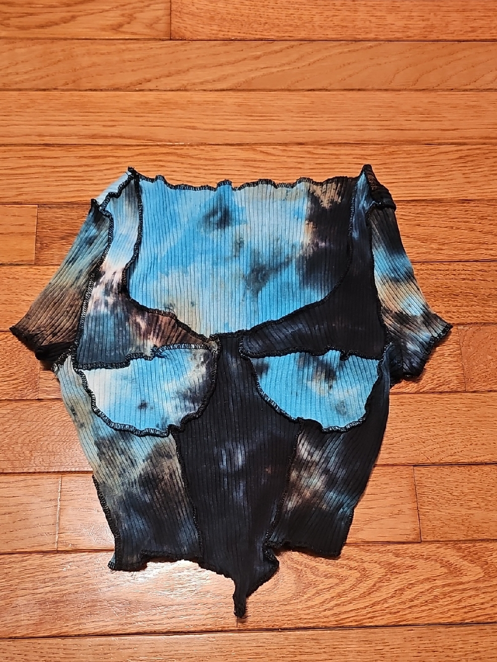 SHEIN Blue and Black Tie-Dye Ribbed Lettuce Edge Crop Top